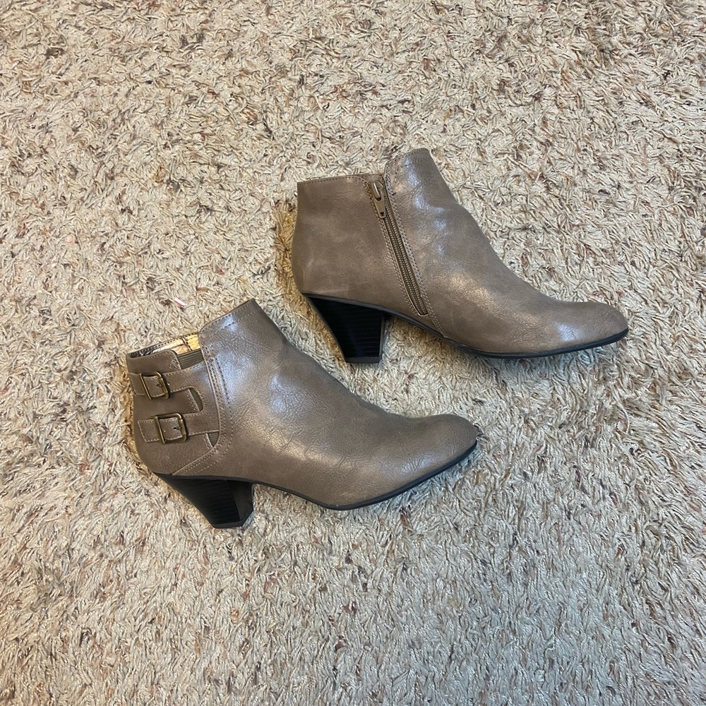 Life Stride booties